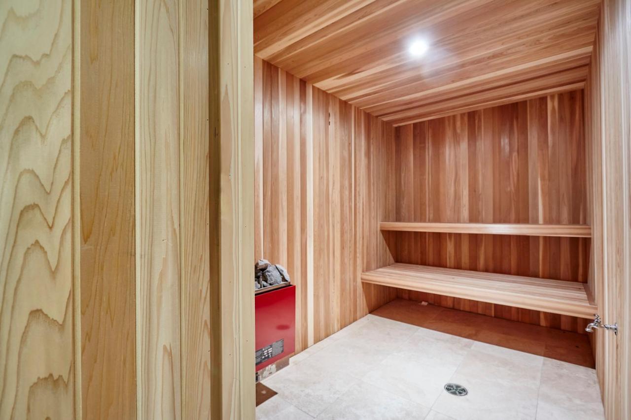 Elegant Apartment With Sauna Toronto Exterior photo